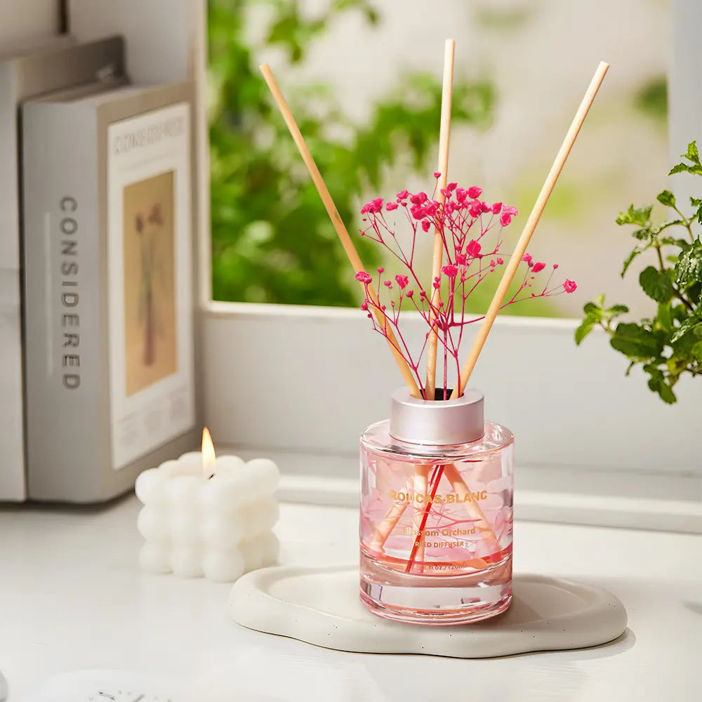 ROUCAS BLANC Reed Diffuser Set with Preserved Flowers, Room & Bathroom Decor, Premium Fragrance Oils Perfume Lavender Freshener Poang Naval Stone Extract White Boxes Christmas Christmas Haul 2024 Aromatherapy Essential Oil Gift Set Blown Diffuser